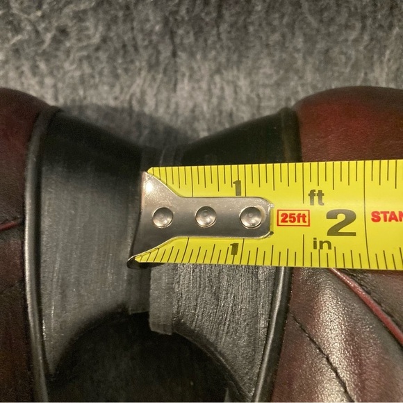 TAOS Sz 9 Velcro Closure Heeled Leather Mary Jane Comfort Shoes - Picture 4 of 11